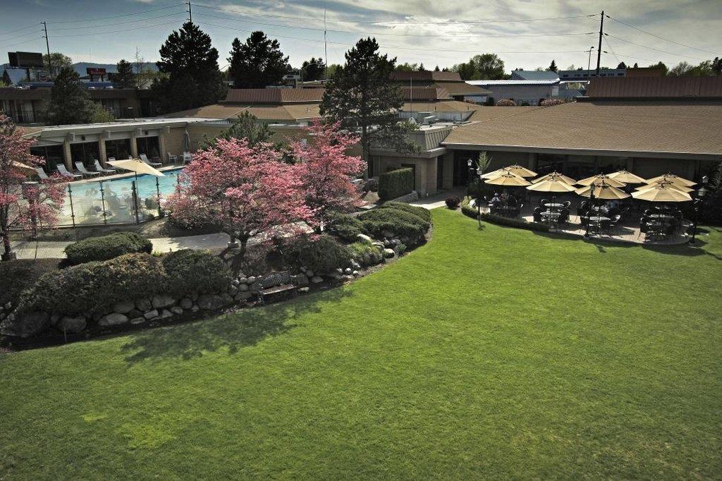 Mirabeau Park Hotel Spokane Valley Exterior photo